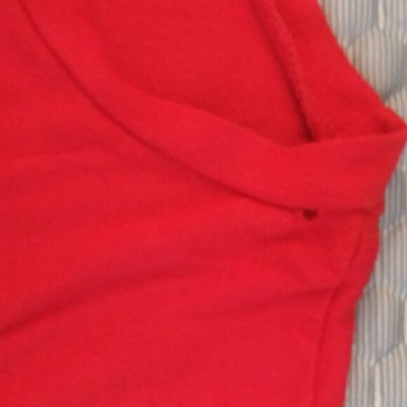 Red happy sleeveless cropped tie at the waist top - Picture 2 of 8